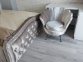 Łóżko Baronowa Glamour 200x200 w tkanineie Emerald fotel muszelka niepowtażalne.jpg