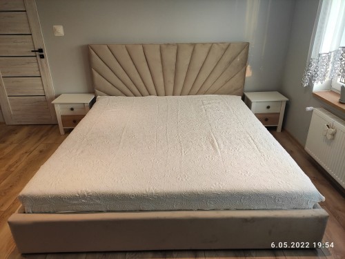 Łóżko_Wschód_beżowe.jpg