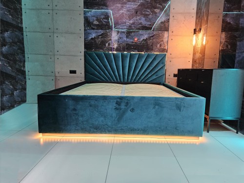 Łóżko Wschód z ramką złotą i cokołem złotym 180x200 granatowe.jpeg